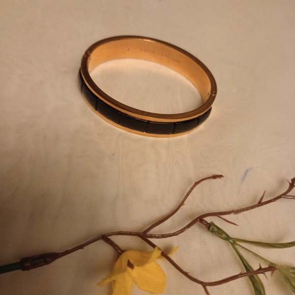 Michael Kors Black Onyx and Goldtone Bracelet Size 7 - Picture 1 of 4